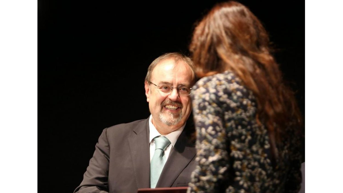 El consejero de Educación, Fernando Rey, entrega diversos premios educativos a alumnos, profesores y colegios e institutos de la Comunidad.-ICAL