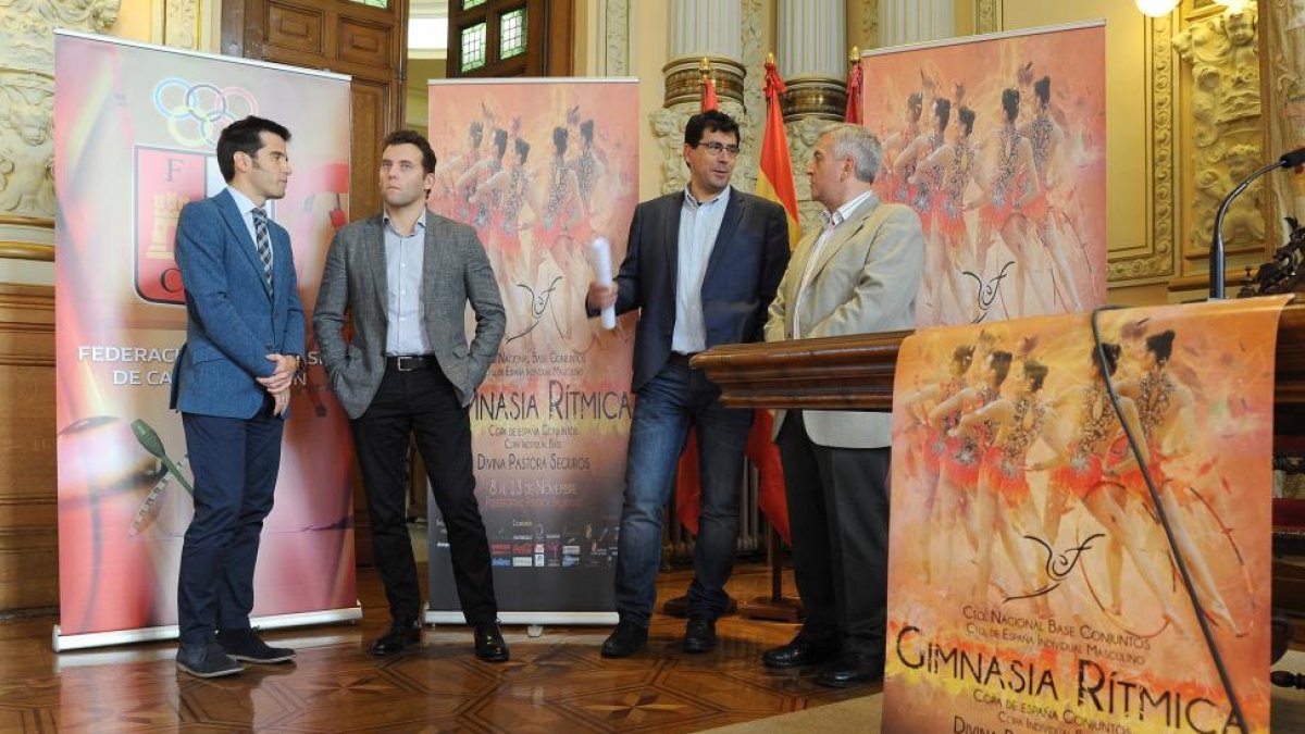 El concejal de Participación Ciudadana, Juventud y Deportes, Alberto Bustos; el director General de Deportes de la Junta de Castilla y León, Alfonso Lahuerta, el presidente de la Real Federación Española de Gimnasia, Jesús Carballo, y el presidente de la-ICAL