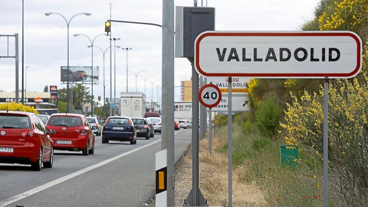 Entrada señalizada en Valladolid.-J. M. LOSTAU