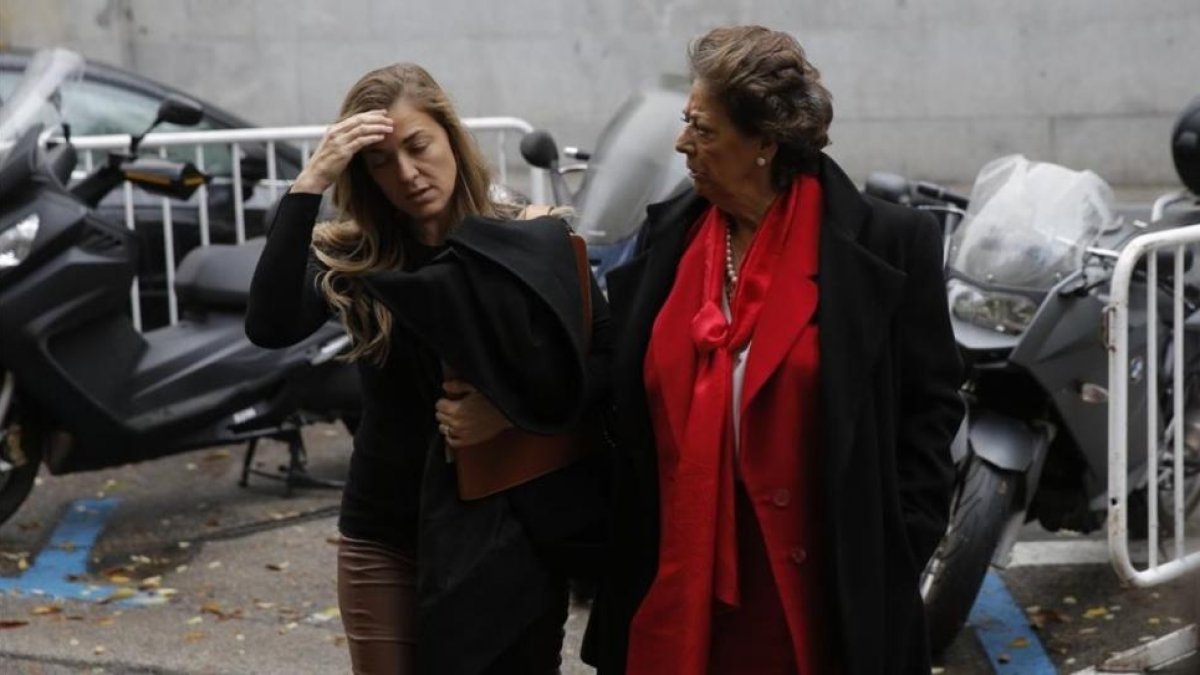 Rita Barberá a la entrada del Tribunal Supremo.-JOSÉ LUIS ROCA
