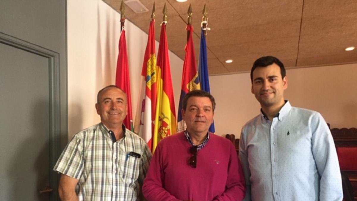 Los alcaldes de Rioseco y Santérvás, tras ser elegidos diputados.-E. M.