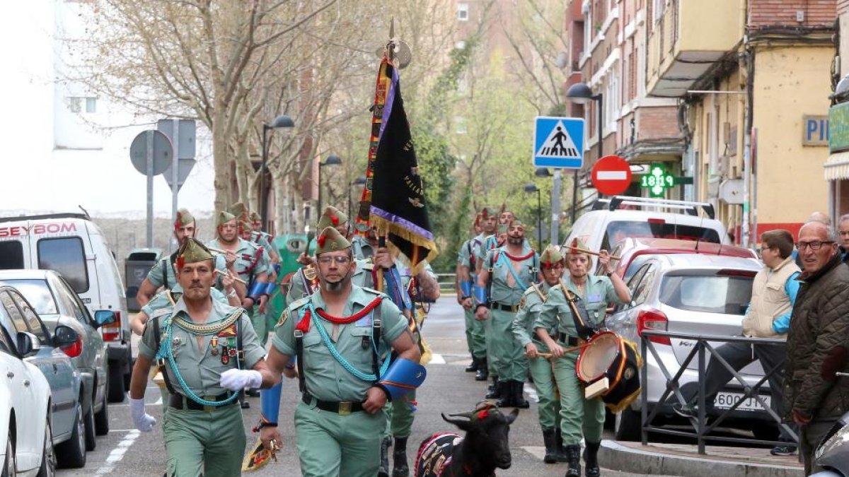La Hermadad de Veteranos Legionarios de Valladolid realiza un desfile en el barrio de la Victoria de Valladolid-ICAL