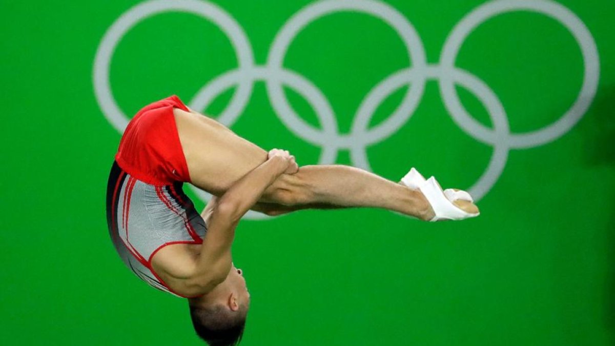 El campeón olímpico de Trampolín en los JJ.OO. de Río, el bielorruso Uladzislau Alehavich Hancharou.-EL MUNDO