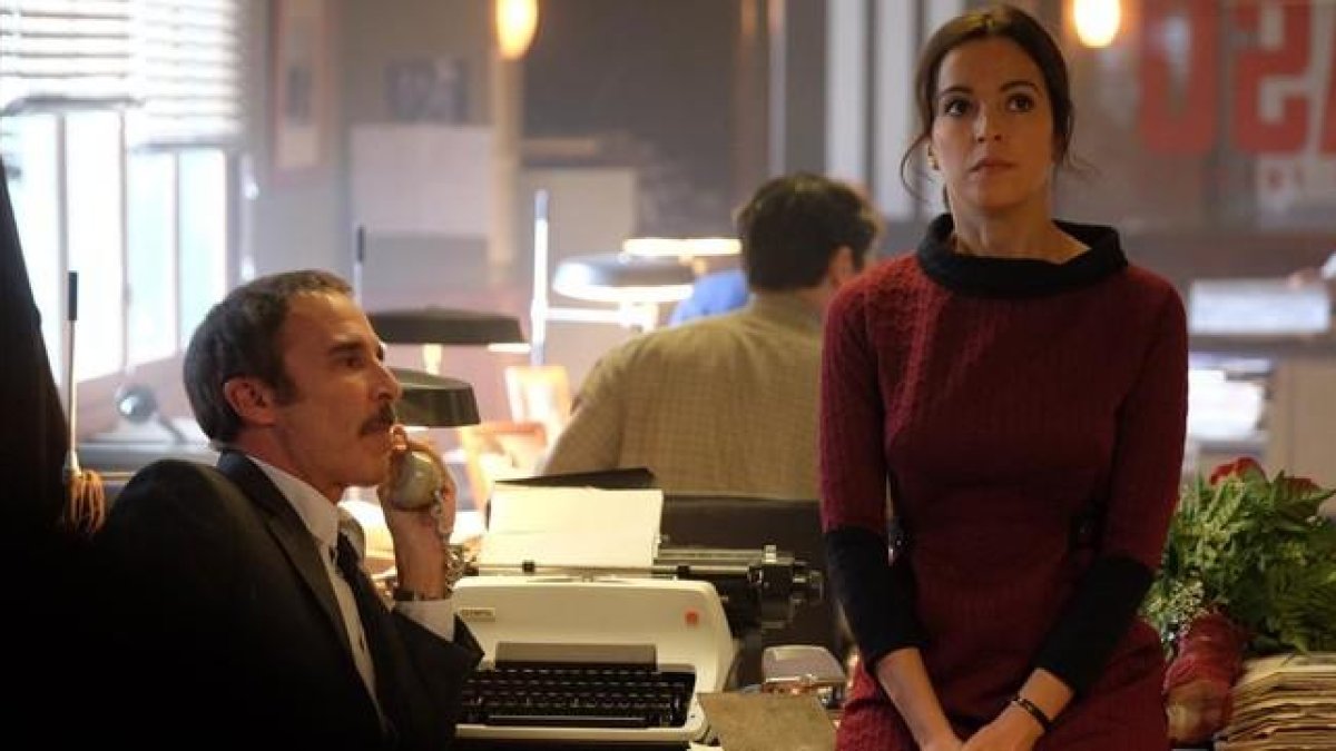 Fernando Guillén Cuervo y Verónica Sánchez, en el rodaje de 'El Caso'.-PIPO FERNÁNDEZ
