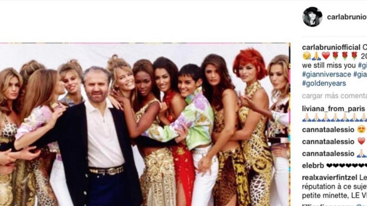 Carla Bruni comparte esta imagen en su cuenta de Instagram en homenaje a Gianni Versace.-PERIODICO (INSTAGRAM)