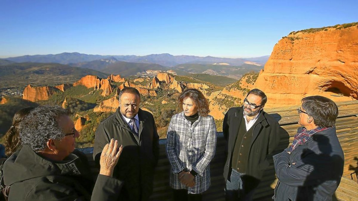Javier Sánchez Palencia, Gerardo Álvarez Courel, María Josefa García Cirac, Alfonso Fernández y Enrique Sáinz.-ICAL