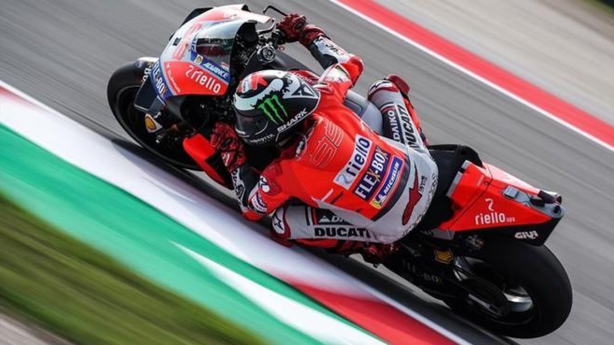 El tricampeón Jorge Lorenzo (Ducati), en su vuelta rápida de hoy, en Misano.-ALEJANDRO CERESUELA