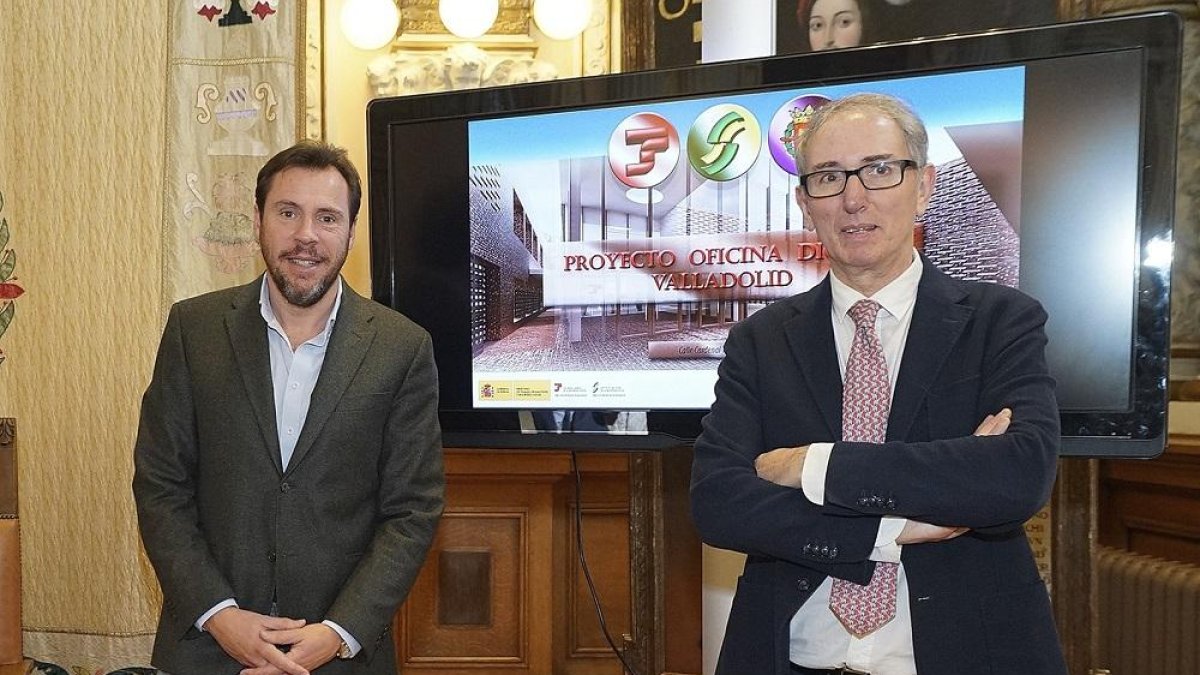 Óscar Puente y el director general de la Tesorería de la Seguridad Social, Javier Aibar.-E. M.