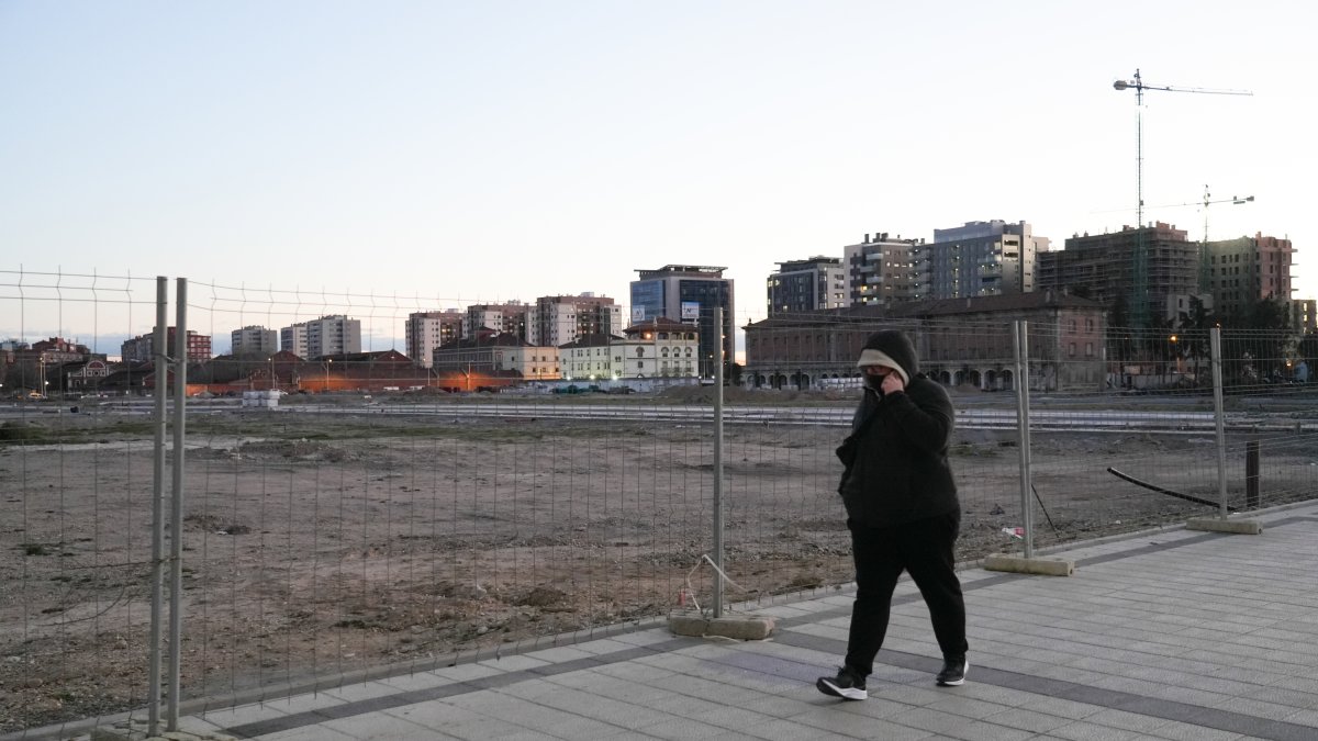 Terrenos para construir en los antiguos cuarteles de Arco de Ladrillo.- J. M. LOSTAU