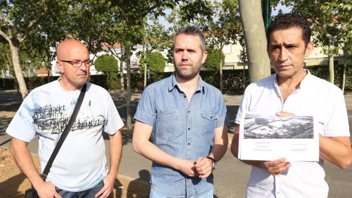 El secretario de Política Sindical, Industrial y de Empleo de UGT Castilla y León, Raúl Santaeufemia, y el secretario regional de Acción Sindical de CCOO, Vicente Andrés, visitan la fábrica de Lauki para conocer la factoría y sus bienes en venta-ICAL