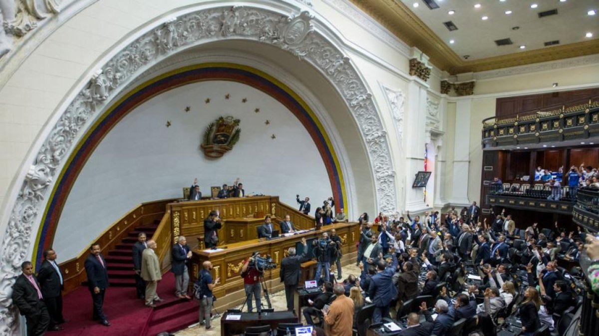 Vista general de la sesión de la Asamblea Nacional de Venezuela, que ha rechazado el estado de excepción decretado por Maduro.-EFE / MIGUEL GUTIÉRREZ