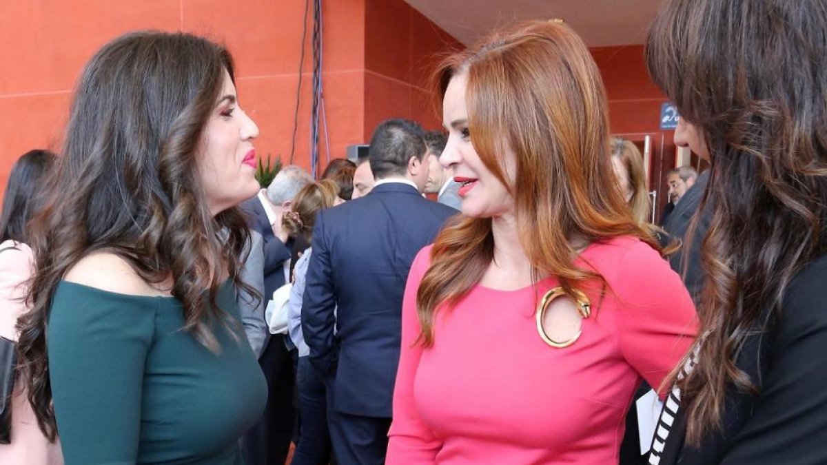 La presidenta de las Cortes, Silvia Clemente, junto a la rectora de la UEMC, Imelda Rodríguez.-ICAL