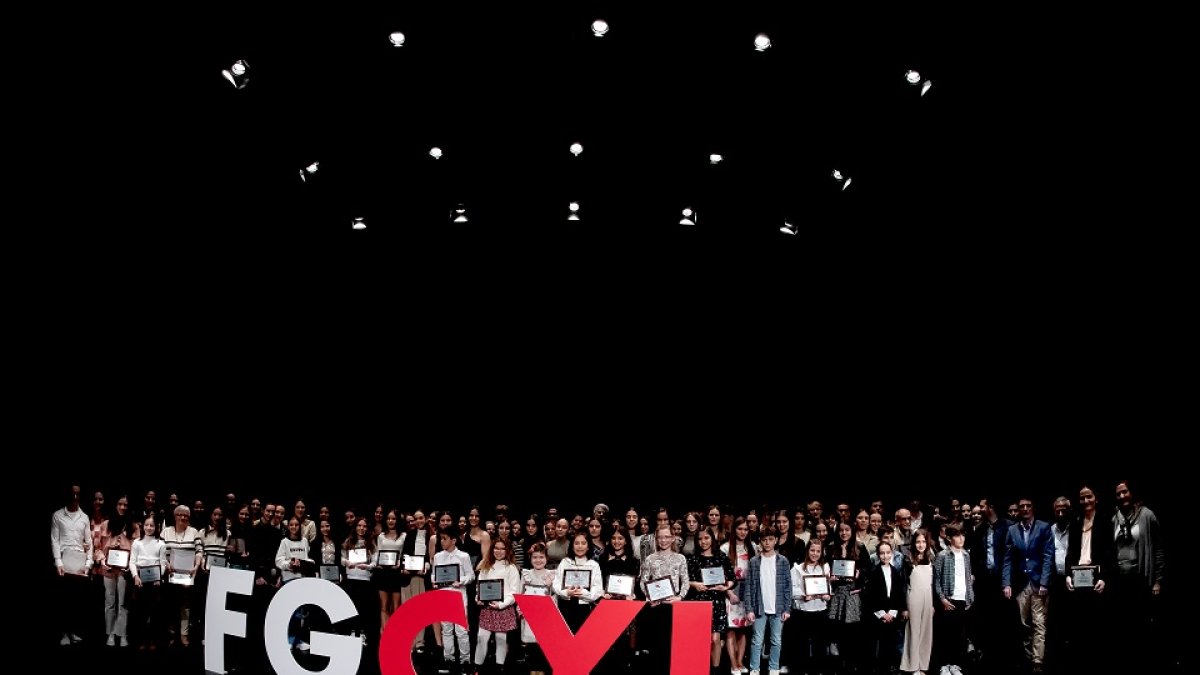 Foto de familia con los galardonados en la gala de Gimnasia de Castilla y León. / EL MUNDO