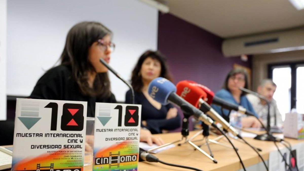 Los organizadores de CinHomo y la concejala de Cultura, ayer, durante la presentación del certamen.-ICAL