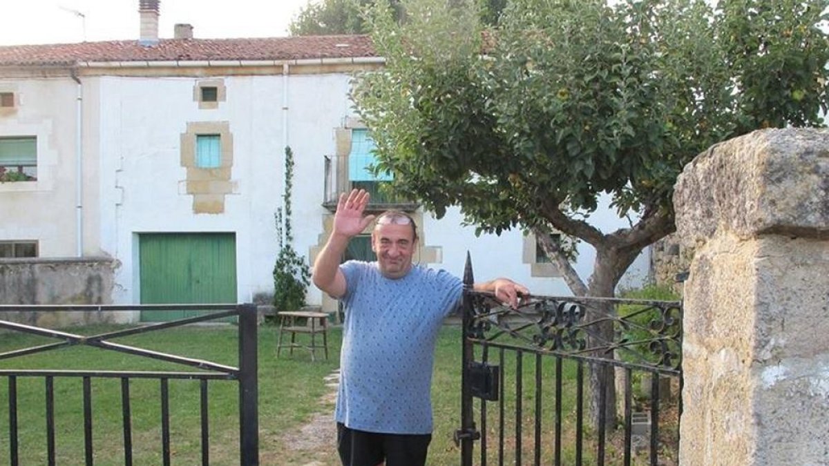 José Manuel Recover en la casa alquilada en Sotillo del Rincón.-EL MUNDO