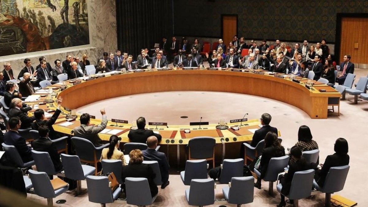 Sesión en el Consejo de Seguridad de la ONU en la que se han votado las nuevas sanciones a Pionyang, en Nueva York, el 22 de diciembre.-/ AFP / SPENCER PLATT