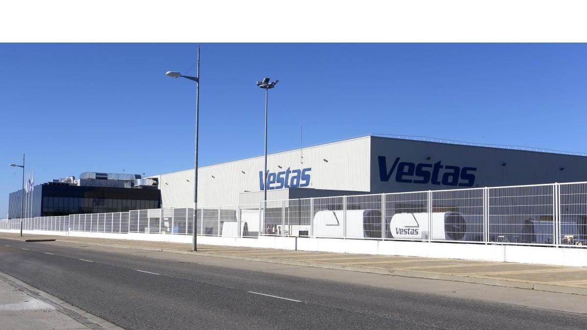 Planta de Vestas ubicada en el Polígono Industrial de Villadangos del Páramo (León).-CARLOS S. CAMPILLO / ICAL
