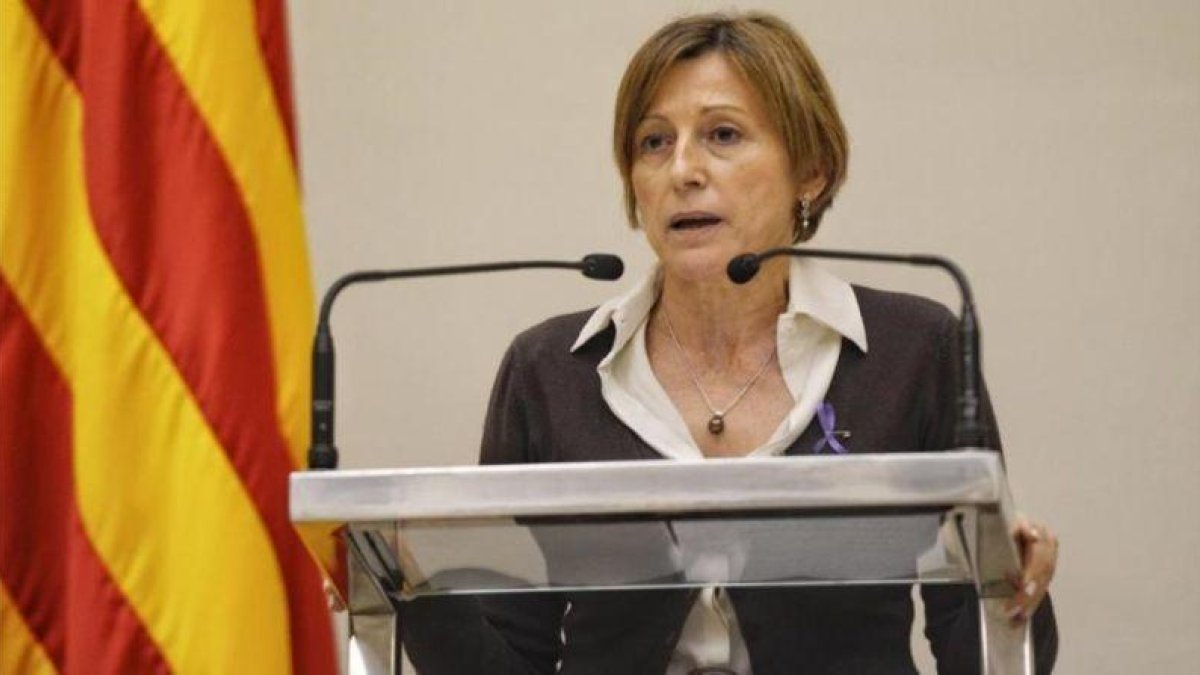 La presidenta del Parlament, Carme Forcadell, en un acto en la Cámara catalana.-FERRAN SENDRA