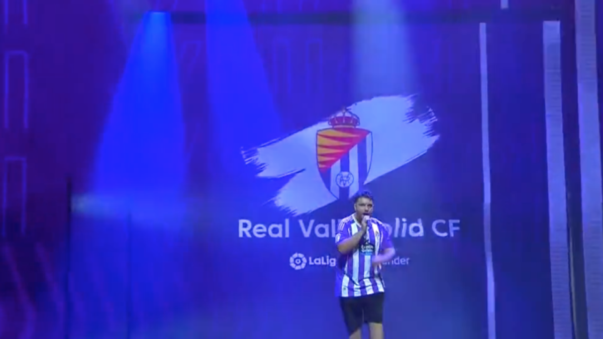 Míster Ego en la presentación del Real Valladolid en la gala de 'Kick off' de La Liga. / DAZN