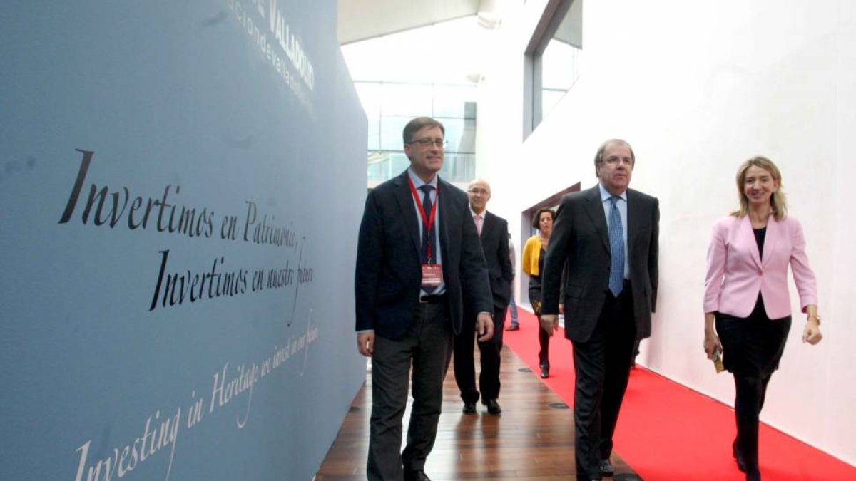 El presidente de la Junta de Castilla y León, Juan Vicente Herrera, inaugura la IX edición de la Bienal de la Restauración y Gestión del Patrimonio AR&PA 2014 junto a la consejera de Cultura, Alicia García y director general de Patrimonio Enrique Sáiz-Ical