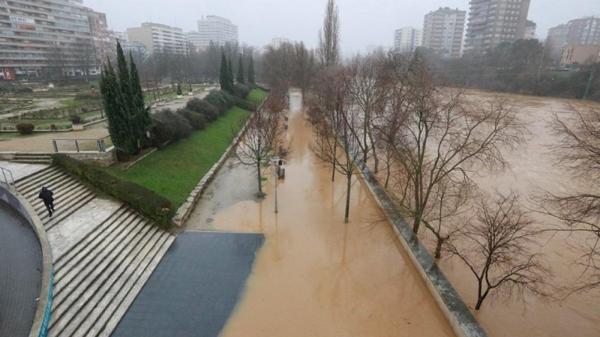 El Pisuerga a su paso por Valladolid-J.M. LOSTAU