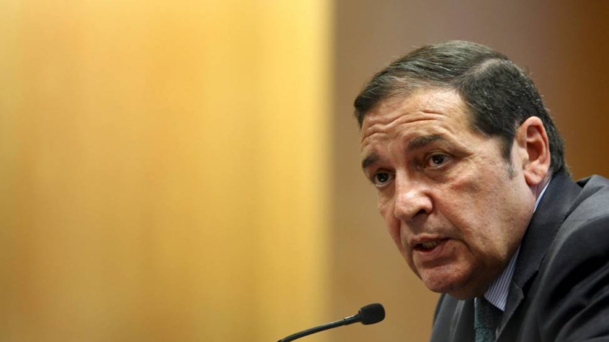 El consejero de Sanidad, Antonio María Sáez, presenta el balance de actividad hospitalaria y de ocupación de camas durante el verano-Ical