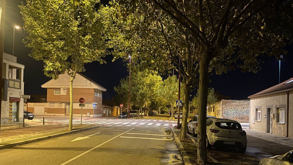 El Ayuntamiento mejora el alumbrado público en la Cañada Real. -EP