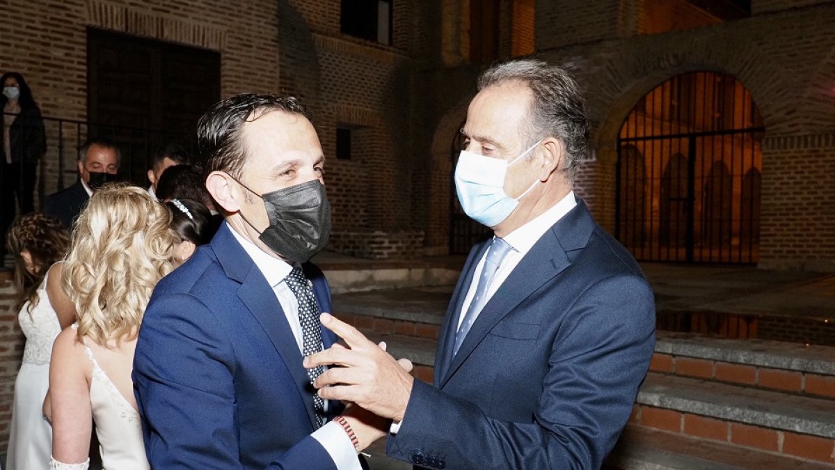 Conrado Íscar asiste al pregón de las fiestas de Olmedo.- E. M.