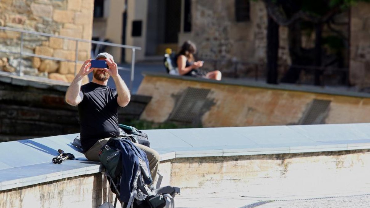 Turistas en Ponferrada.-ICAL