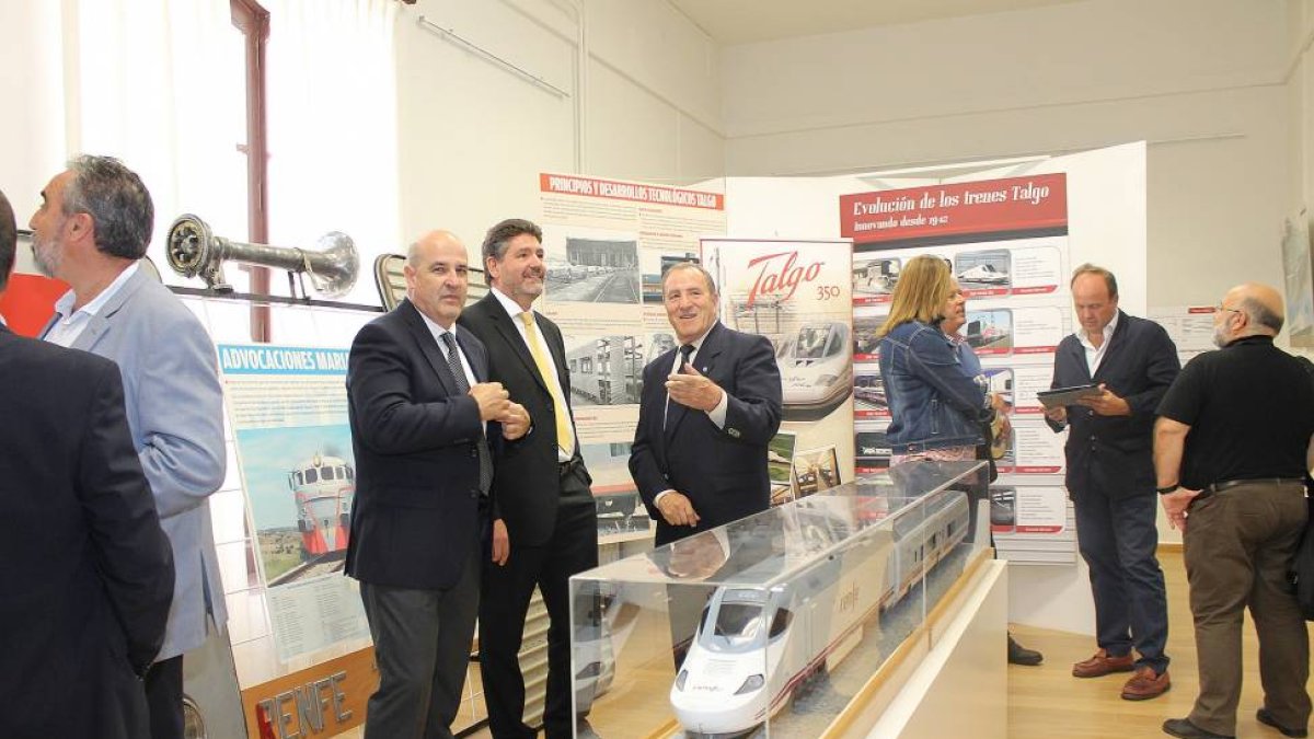 Exposición '150 años de Ferrocarril en Zamora' en la sala de la Diputación Provincial de Zamora-Ical