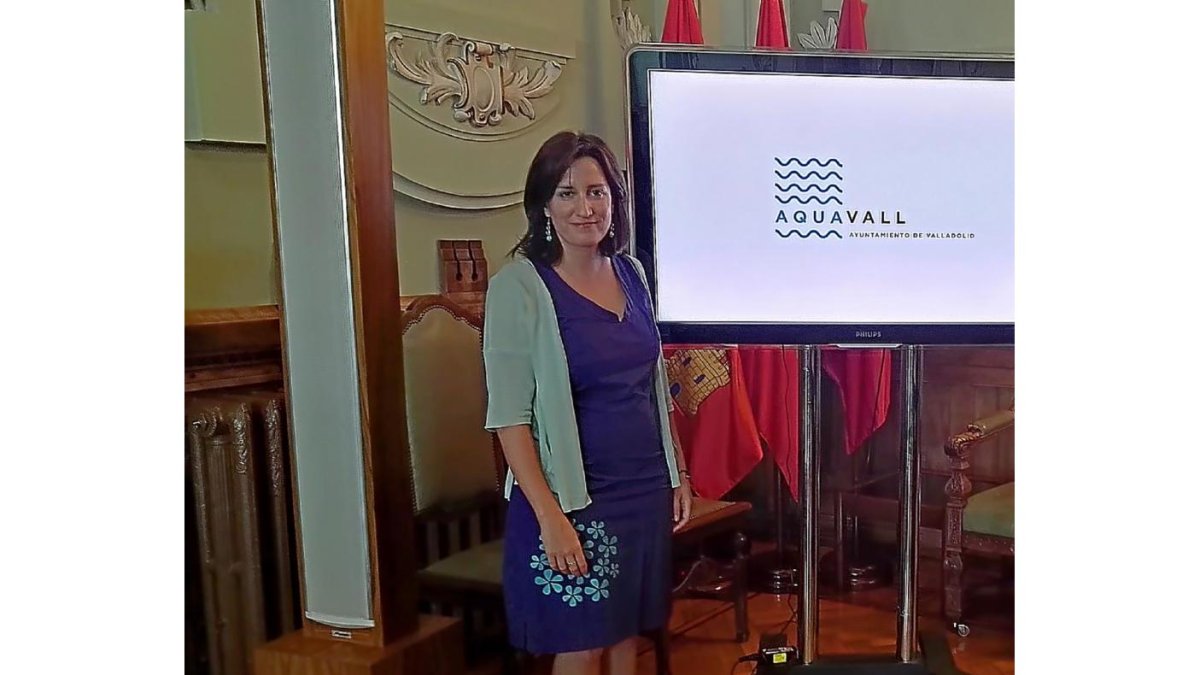 La concejal de Medio Ambiente, María Sánchez, en la presentación de Aquavall-EL MUNDO