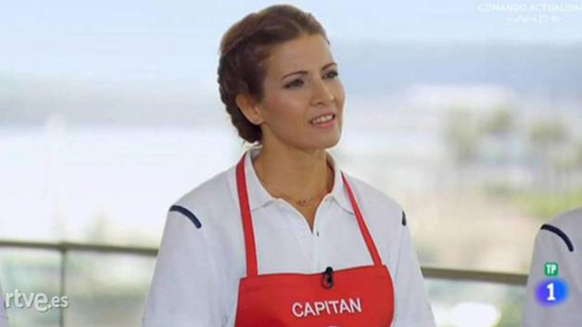 Virginia Troconis, concursante de Masterchef celebrity, con el delantal con la palabra capitán.-RTVE