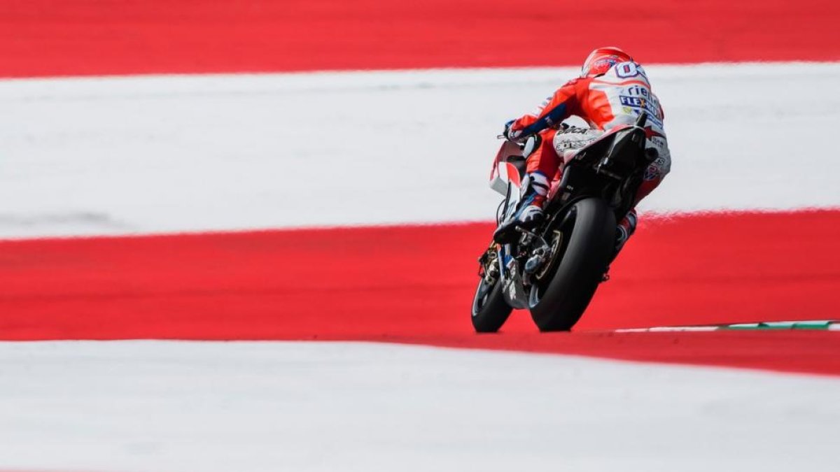Andrea Dovizioso gana en Austria.-JURE MAKOVEC (AFP)