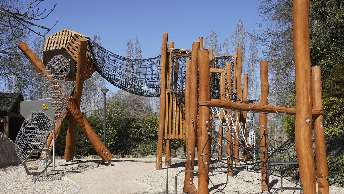 Nuevo columpio del Valle de los Seis sentidos. E.M.
