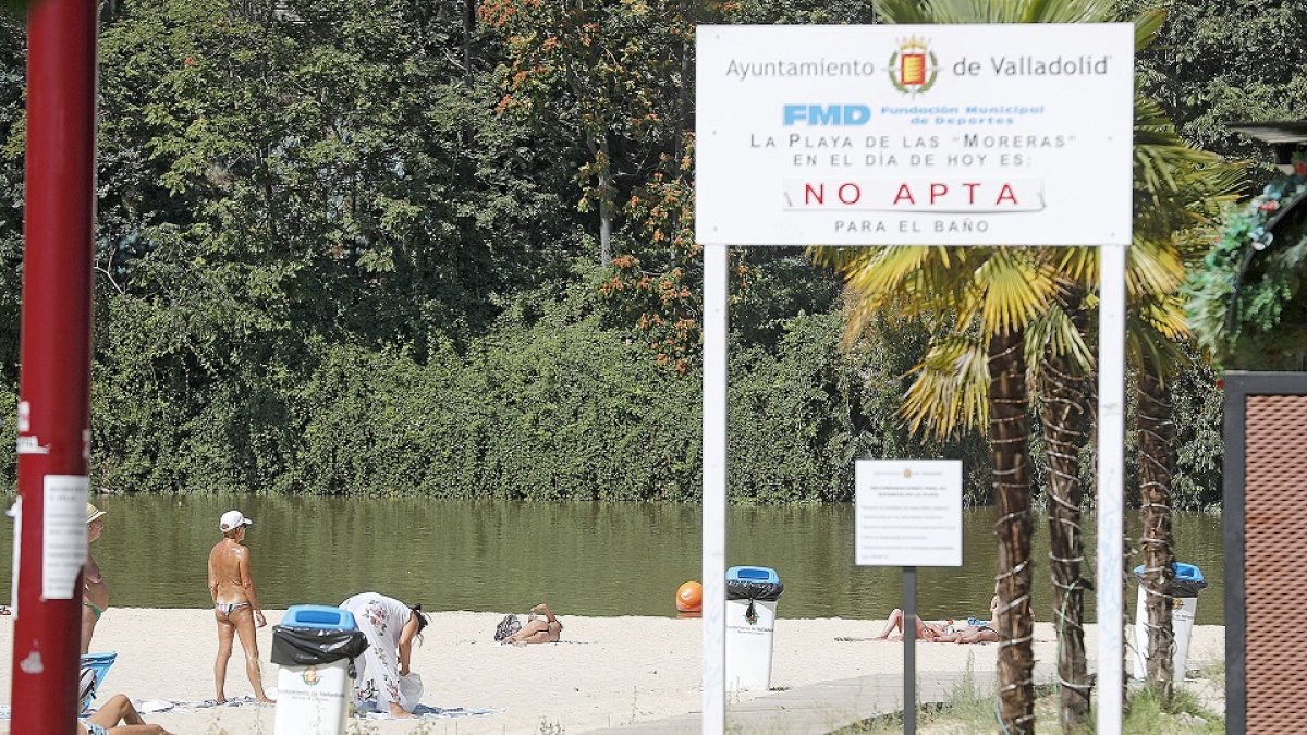 Cartel en Moreras que indica que la zona no es apta para el baño.- BALCAZA / PHOTOGENIC