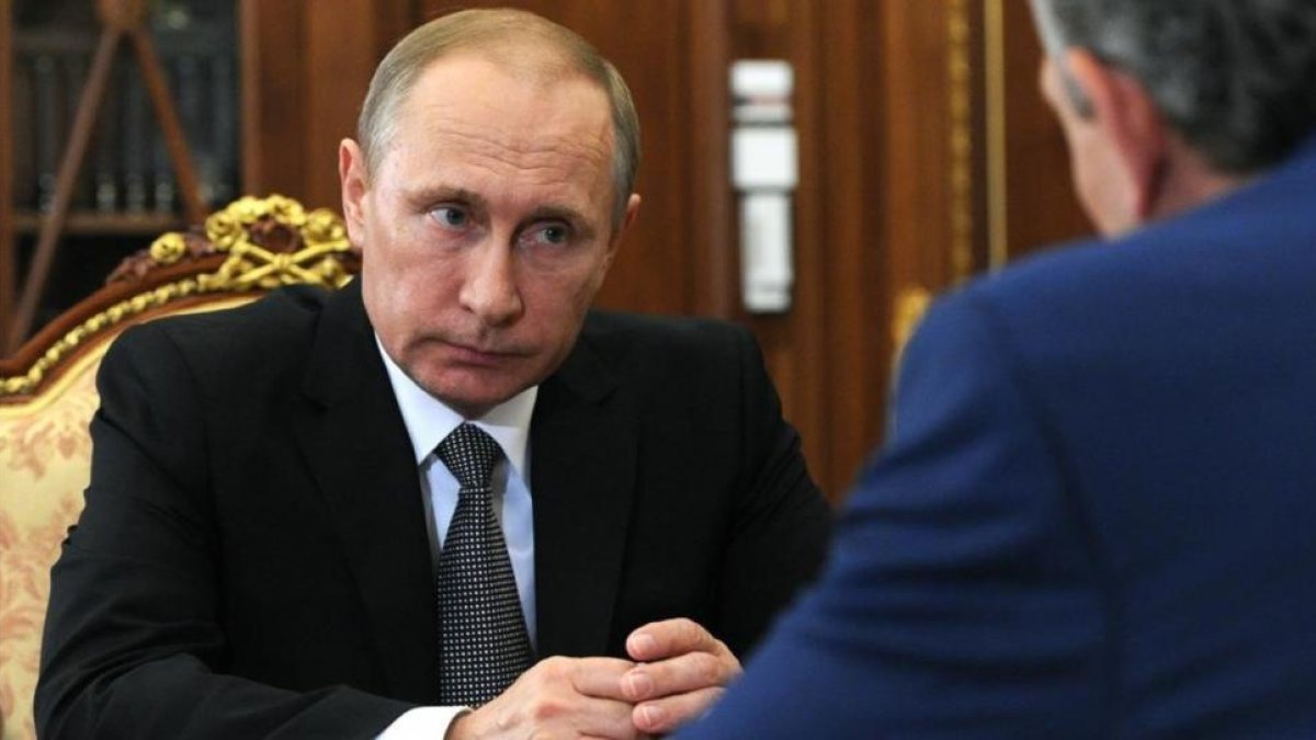 Putin durante una reunión en el Kremlin, en agosto del 2016.-AP / MIKHAIL KLIMENTYEV