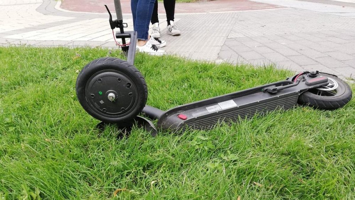 Estado en el que quedó el patinente eléctrico.-POLICIA VALLADOLID
