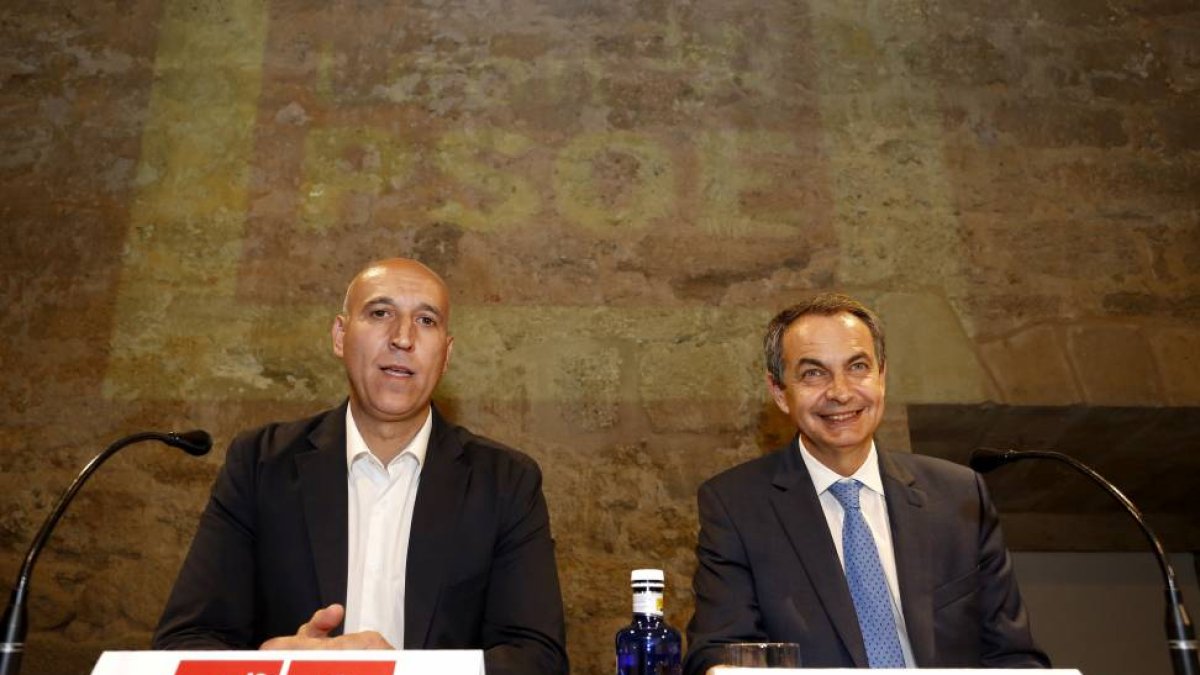 El expresidente del Gobierno, José Luís Rodríguez Zapatero y el candidato socialista a la Alcaldía de León, José Antonio Diez-Ical