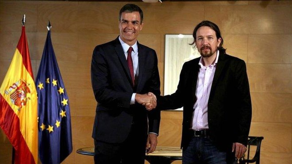ánchez e Iglesias, antes de la reunión de este martes.-DAVID CASTRO