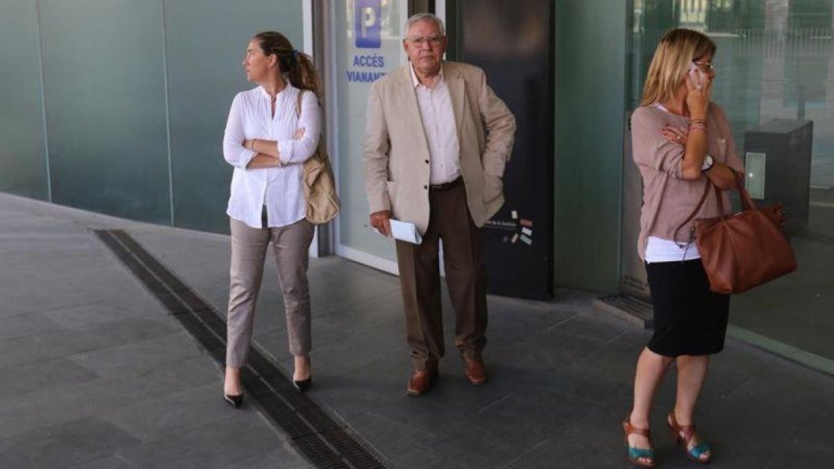Gemma y Jordi Montull, antes de entrar al juicio por el expolio del Palau de la Música.-DANNY CAMINAL