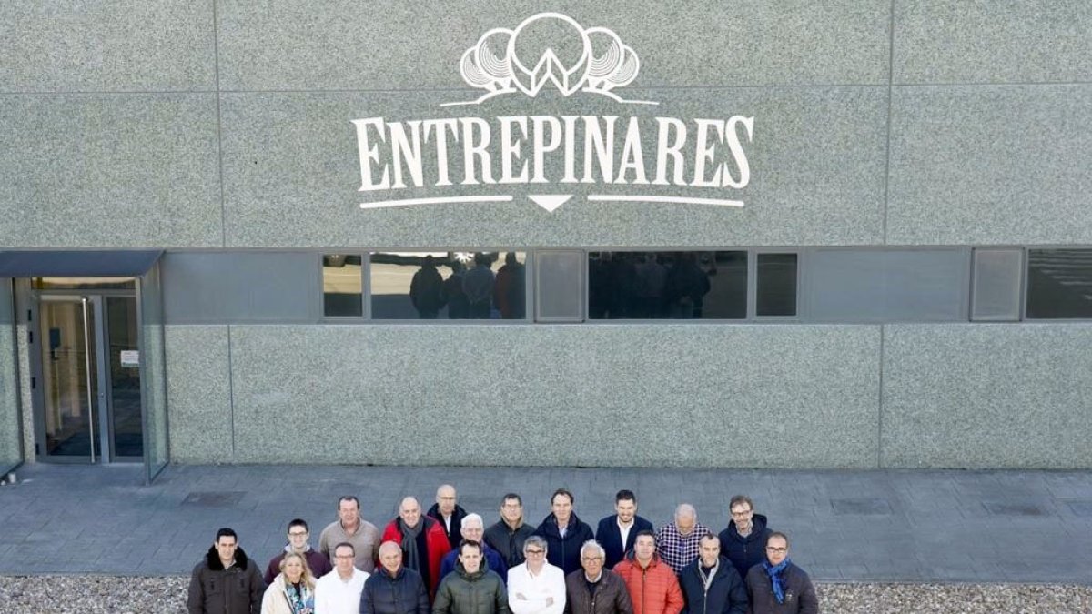 El presidente de la Diputación de Valladolid, Conrado Íscar, acompaña a ganaderos de Valladolid en su visita a las instalaciones de Entrepinares