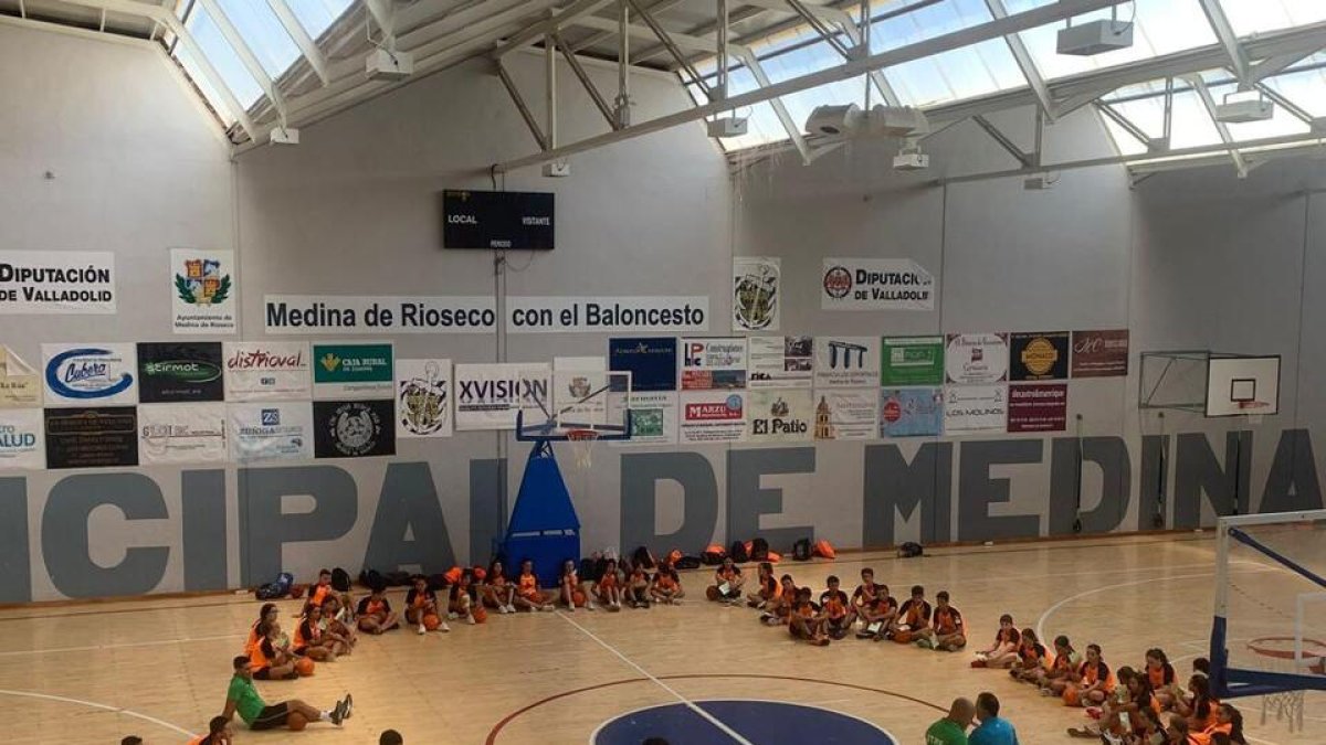 Campus de baloncesto organizado por el CD Almirantes. / CD ALMIRANTES