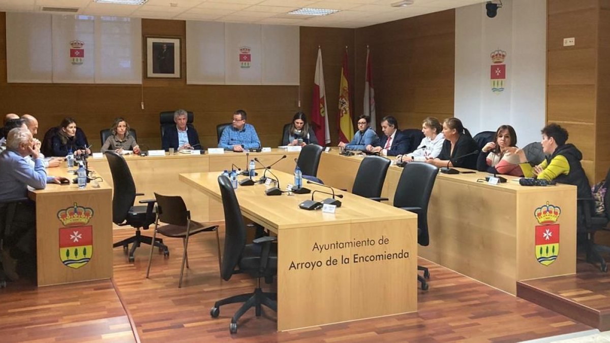 Reunión alcalde, portavoces, ampas y plataforma de Arroyo
