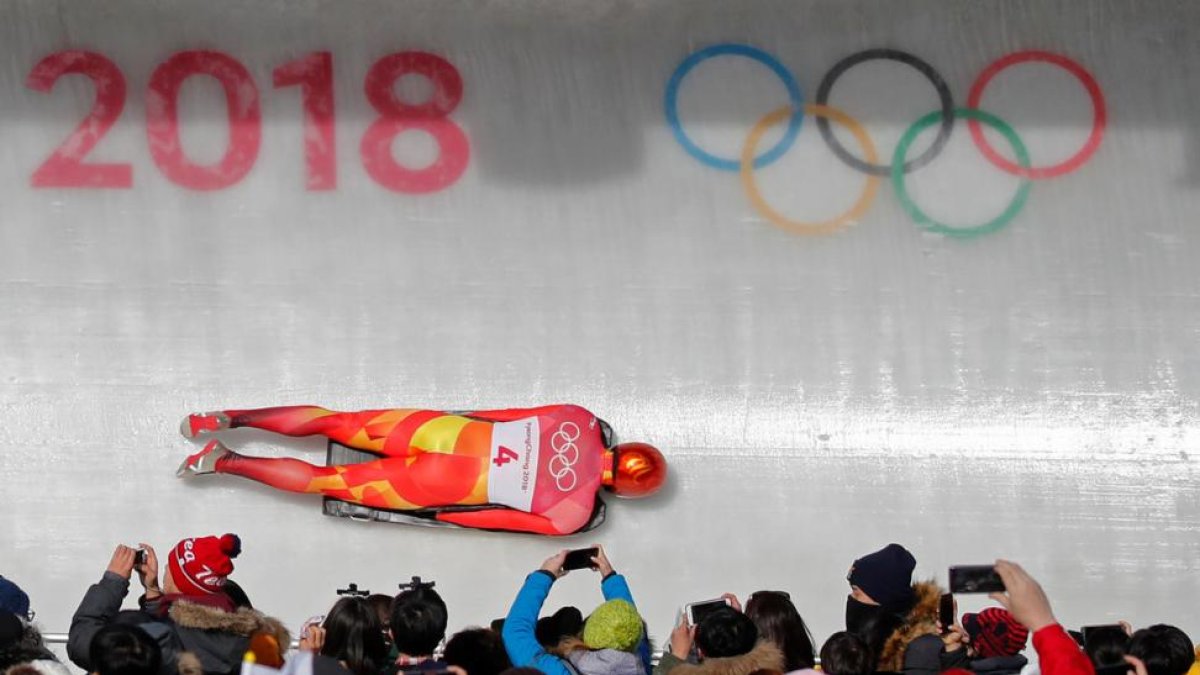 Ander Mirambell, durante su descenso.-ARND WIEGMANN (REUTERS)