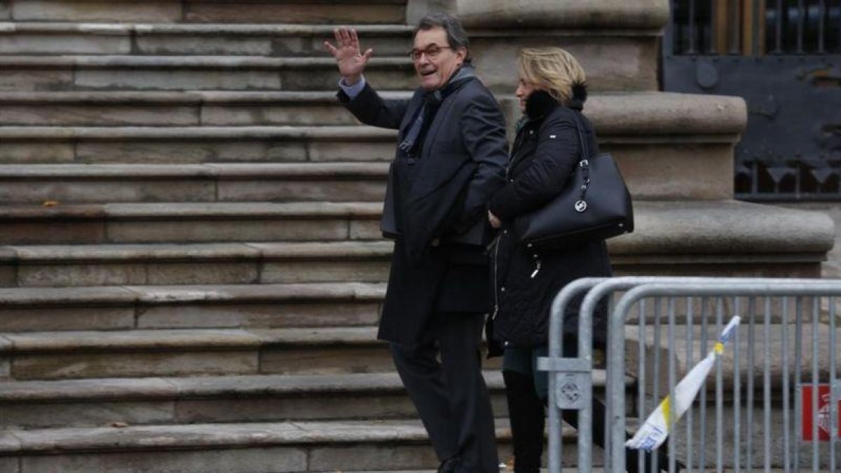 Artur Mas, a las puertas del Tribunal Superior de Justícia de Catalunya, el pasado 8 de febrero.-ALBERT BERTRAN