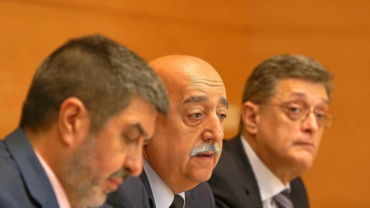 CarmeloCascón, durante su comparecencia en la comisión de investigación de las cajas de ahorro.-ICAL
