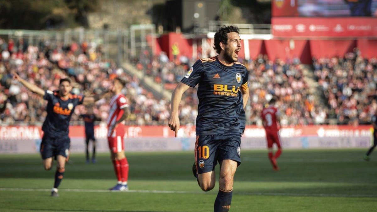 Parejo, nuevo internacional, celebra un gol con el Valencia.-EFE