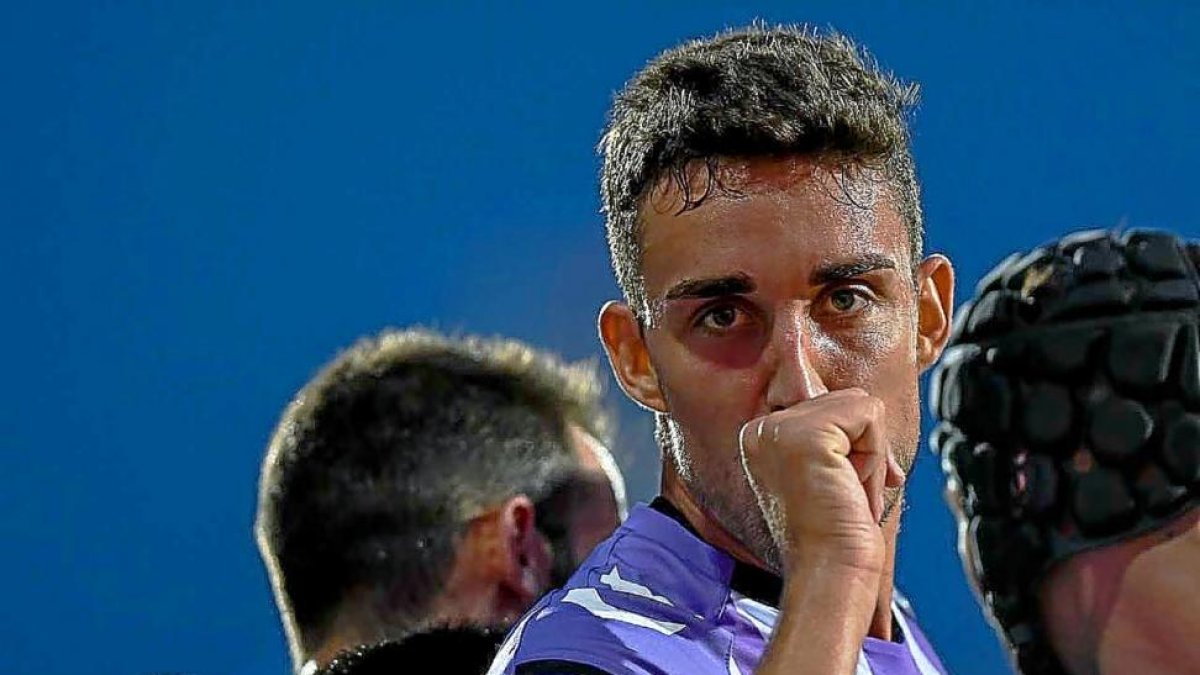 Jaime Mata celebra uno de los dos goles marcados al Sevilla Atlético.-LOF