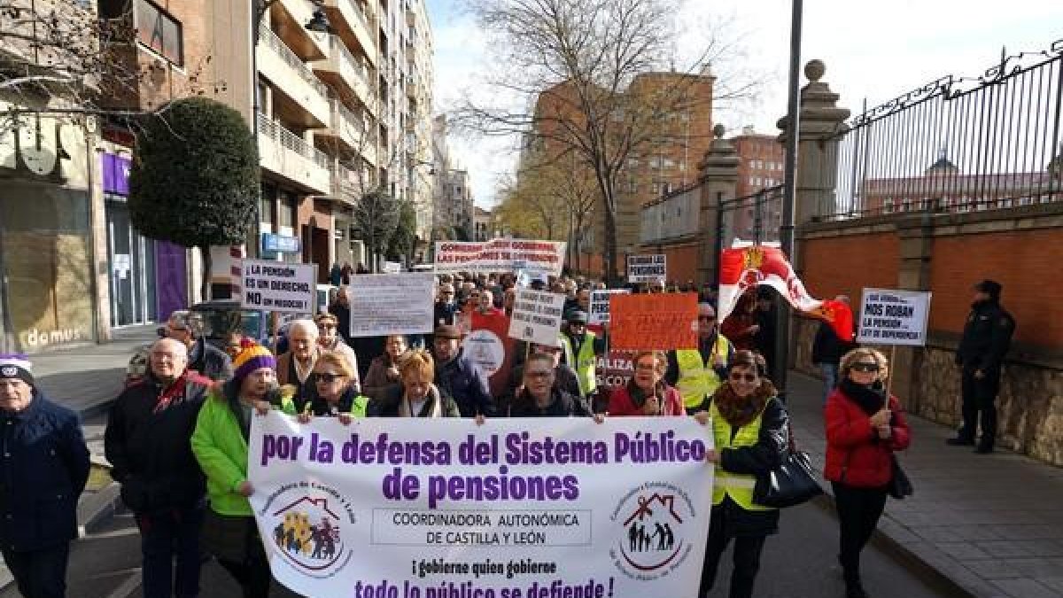 Manifestación en defensa de las pensiones públicas en Valladolid.-MIRIAM CHACÓN ICAL