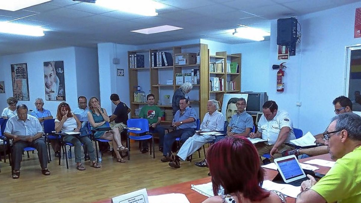 Miembros de Izquierda Unida durante una asamblea celebrada este fin de semana.-EL MUNDO